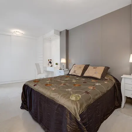 Oasis Apartment